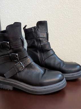 Women’s edgy leather Black boots Buckle Moto Ankle